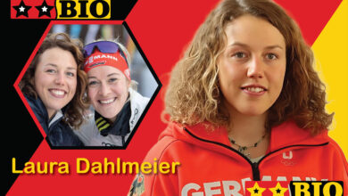 Laura Dahlmeier steht in Bergkleidung in alpiner Umgebung und blickt ruhig in die Ferne