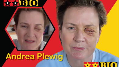 moderatorin andrea plewig auge: lächelt vor der Kamera in einem TV Studio