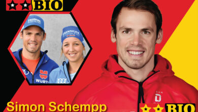 Der ehemalige Biathlon-Weltmeister Simon Schempp strahlt heute im Jahr 2026 glücklich und entspannt in die Kamera.